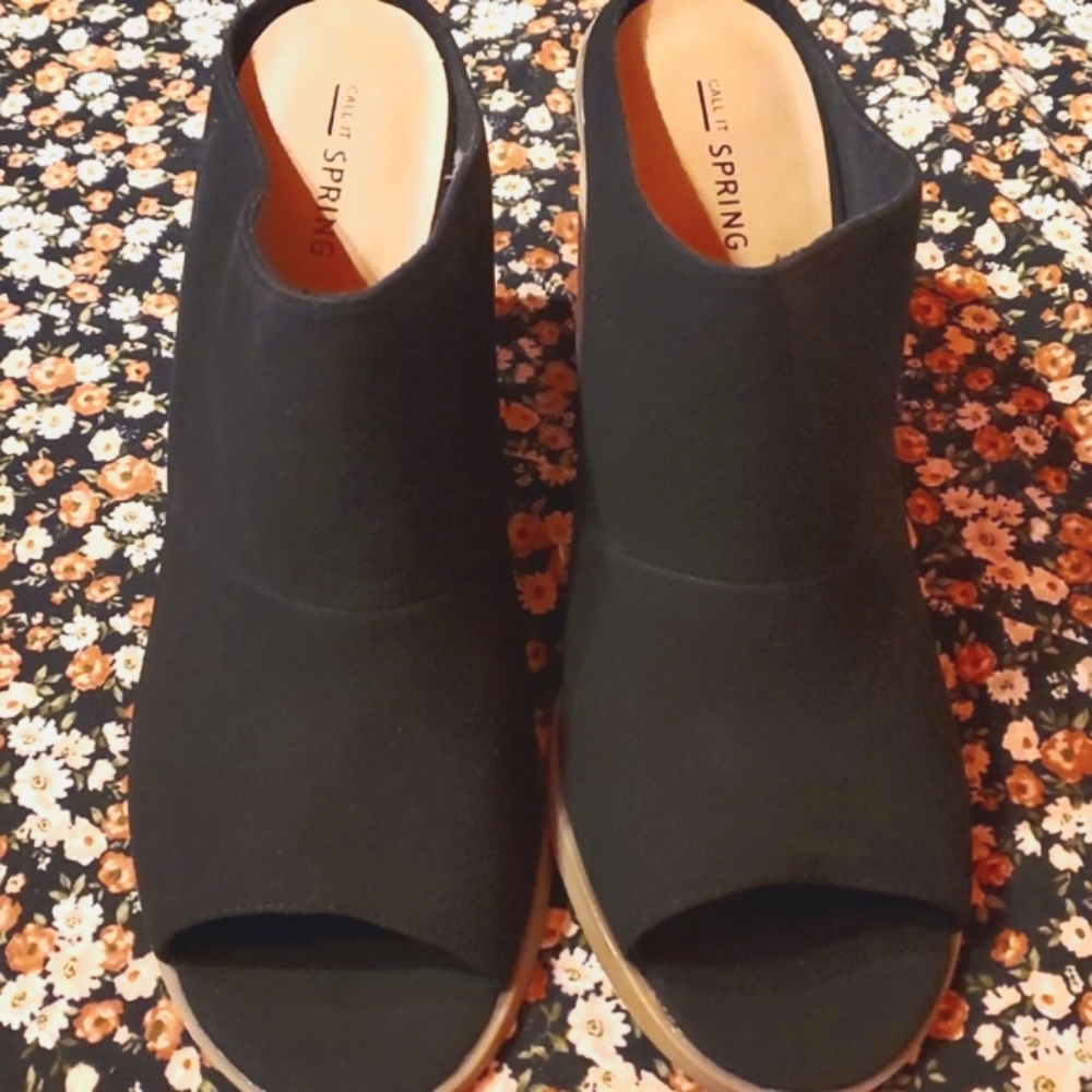 NWB Galerassi Mule in Black, Faux Suede